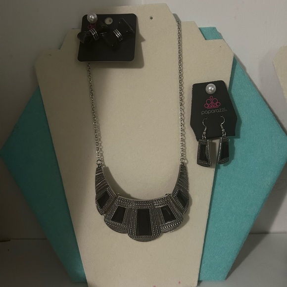 Women - Picture 3 of 3